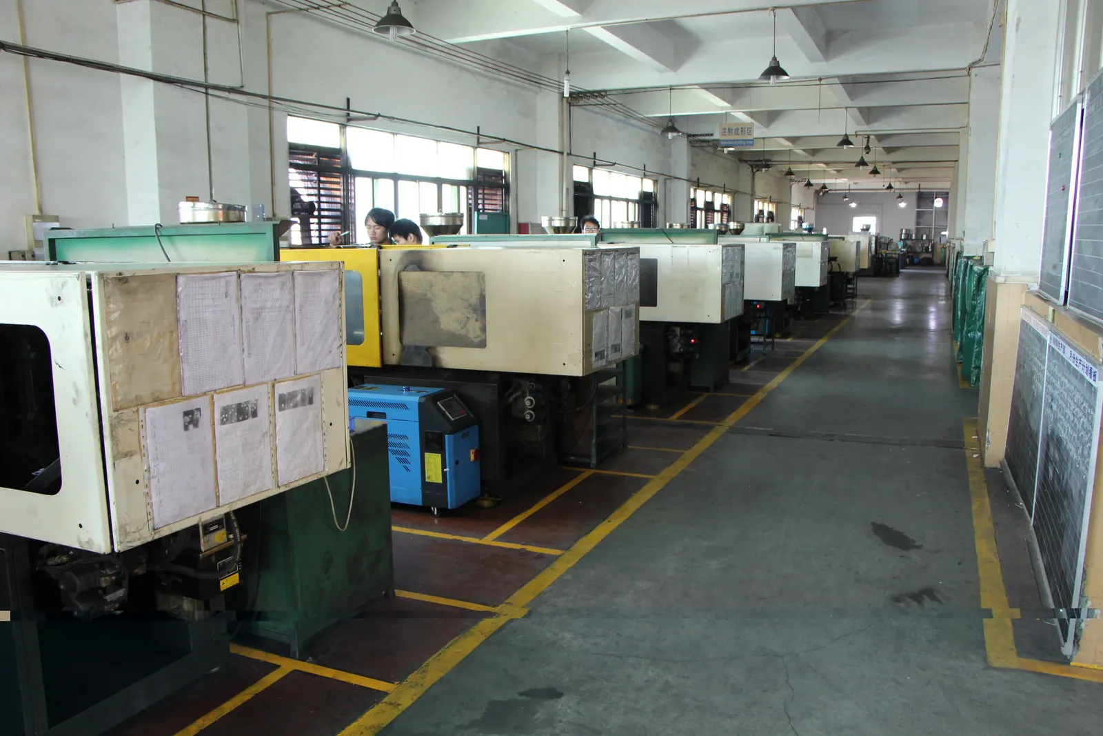 MIM injection molding machines at SINTS