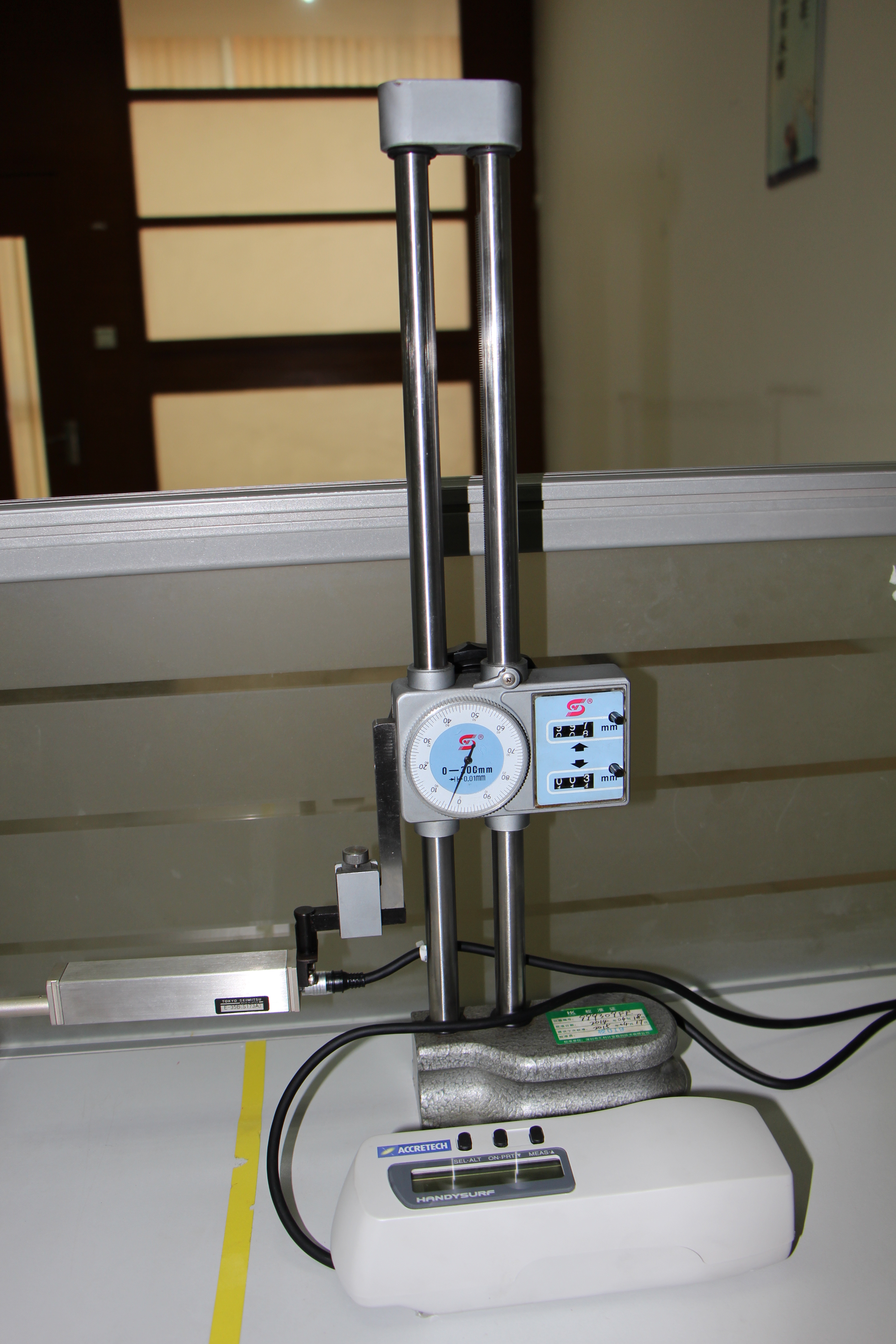 Surface roughness measuring machine