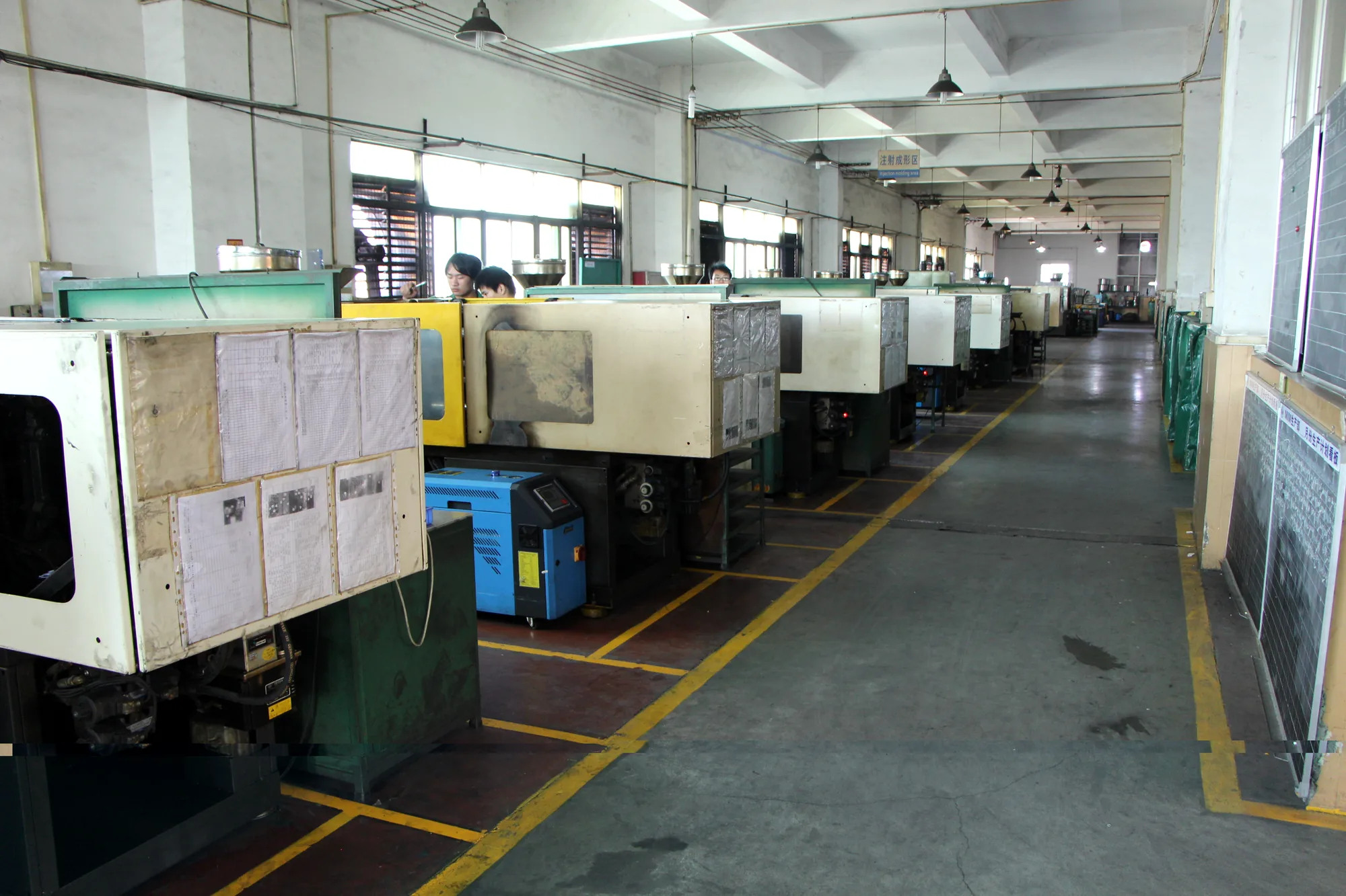 MIM feedstock loading — injection molding line